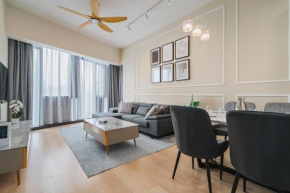 Deluxe 2BR Suite 400m to KLCC and LRT Station